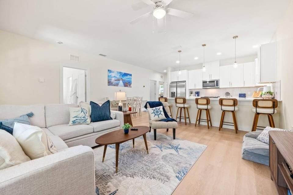 Kitchen or kitchenette, Living room, Photo of the whole room, Dining area