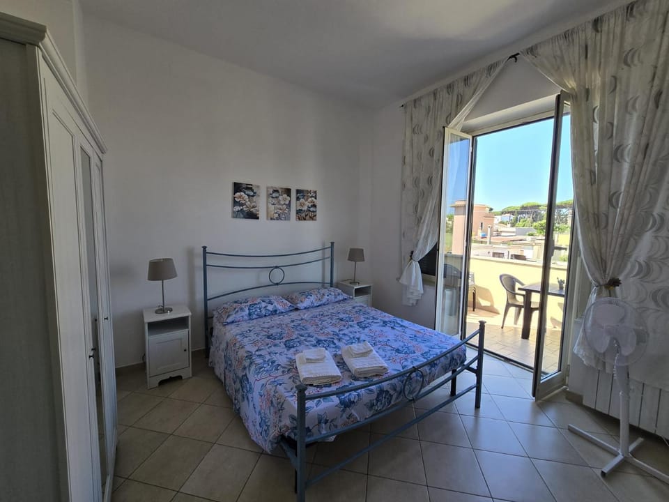 Bed, Natural landscape, View (from property/room), Balcony/Terrace, Photo of the whole room, Bedroom, towels