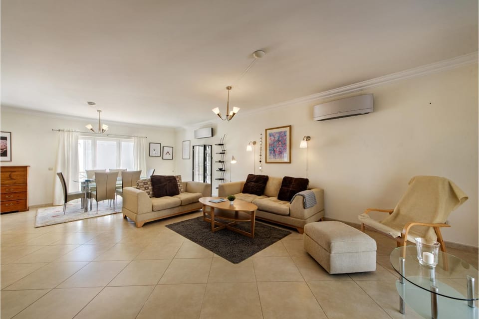 TV and multimedia, Living room, Seating area, air conditioner