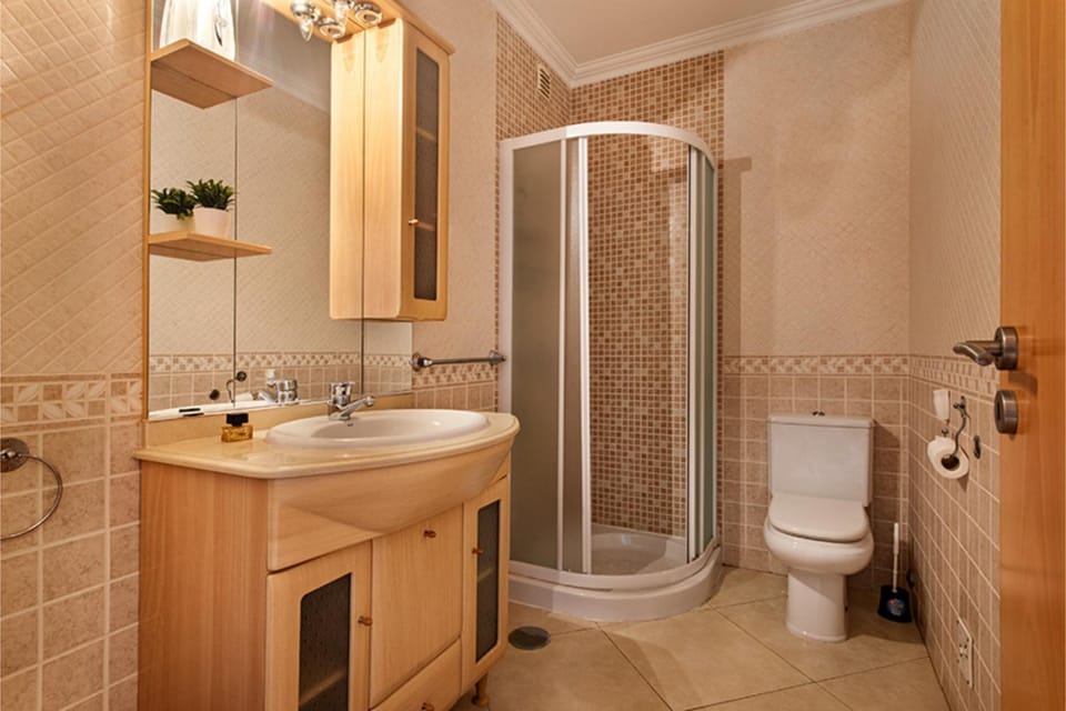 Shower, Bathroom, towels