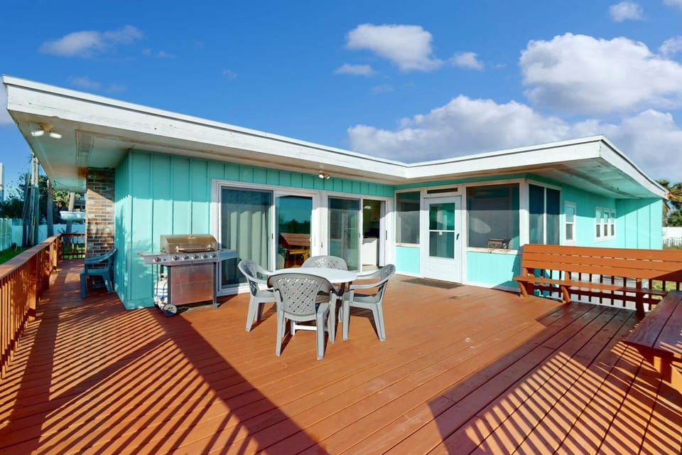 Property building, Patio, Day