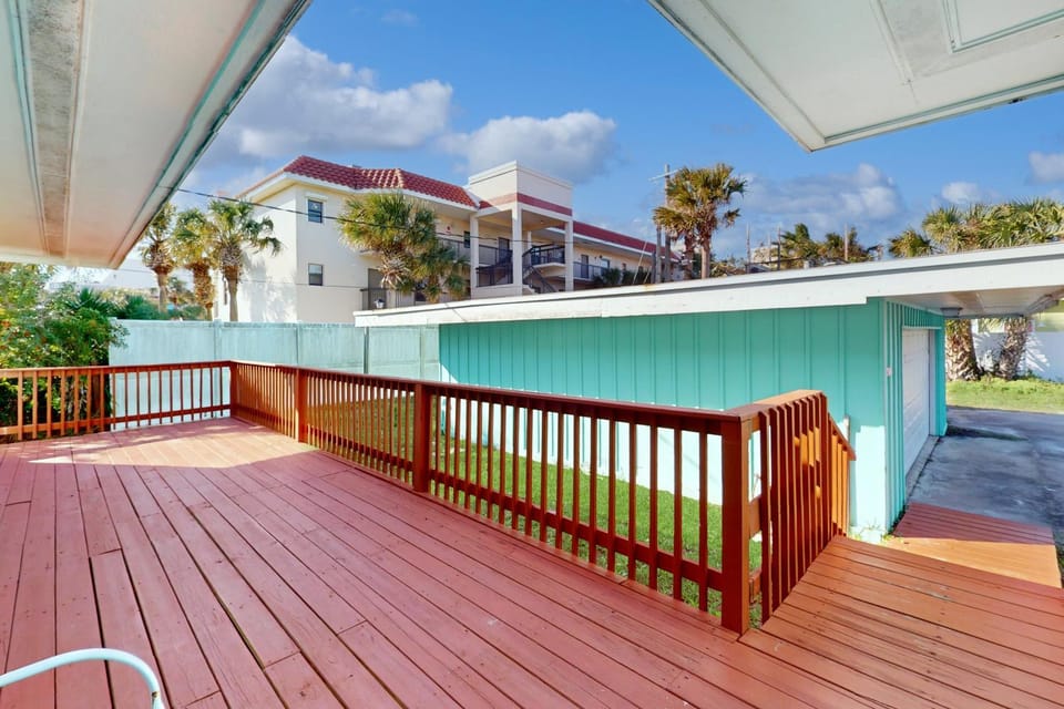 Property building, Patio, Balcony/Terrace