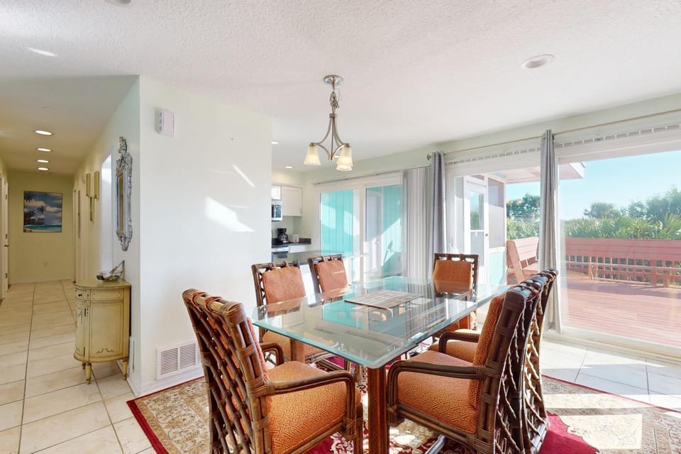 Seating area, Dining area