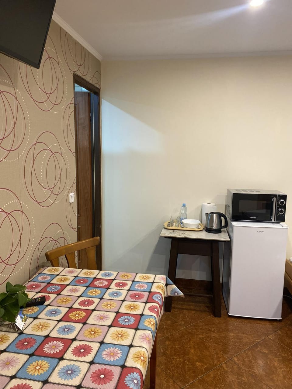 TV and multimedia, Kitchen or kitchenette, Photo of the whole room, oven