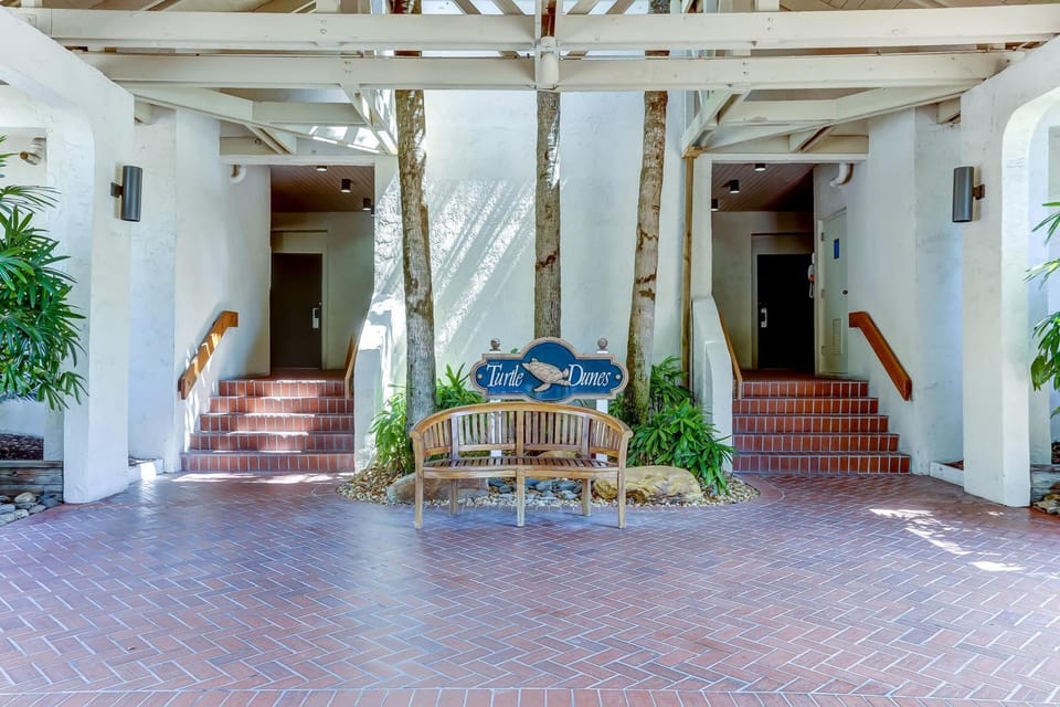 Property building, Facade/entrance, Day