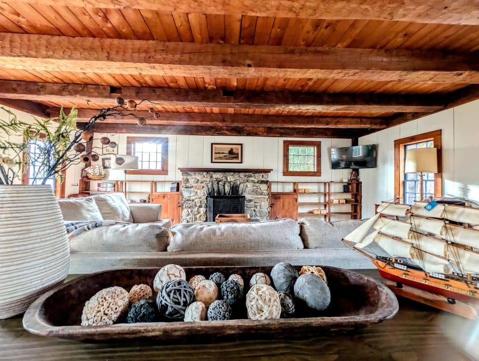 Luxury Coastal Cottage family House in Surry