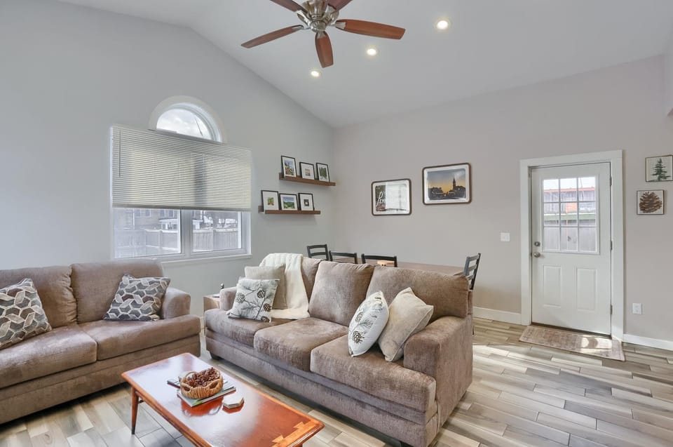 15 off Spring Special - Close to PennWest - WiFi House in Clarion