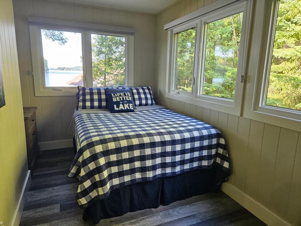 Olga's Bay Lakehouse House in Muskoka Lakes