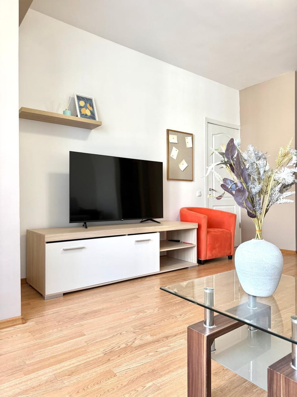 Communal lounge/ TV room, Living room, Evening entertainment