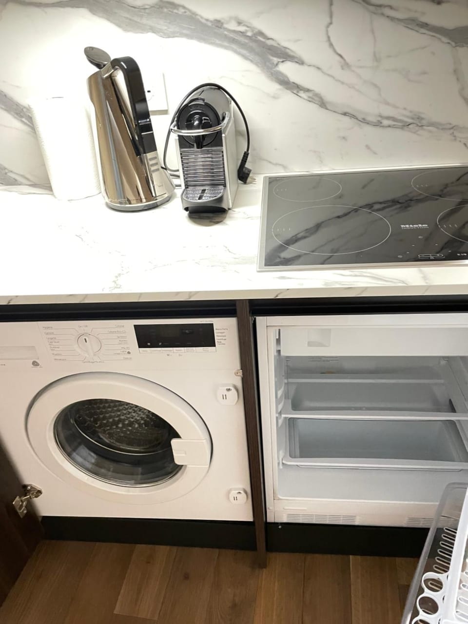 Coffee/tea facilities, Kitchen or kitchenette, minibar, stove, washing machine