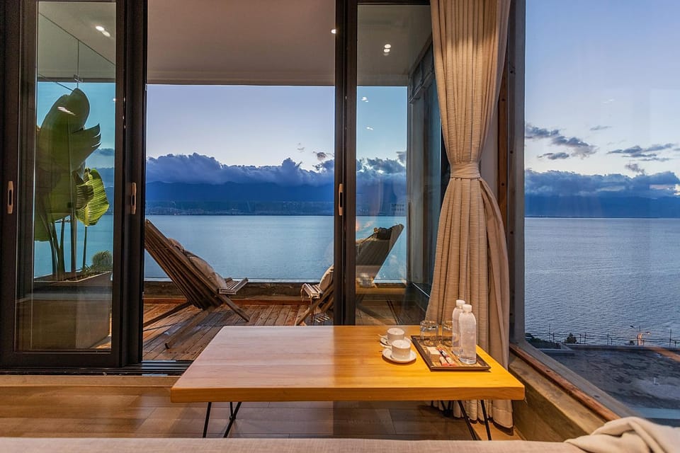 Natural landscape, View (from property/room), Balcony/Terrace, Lake view, Mountain view, Sea view