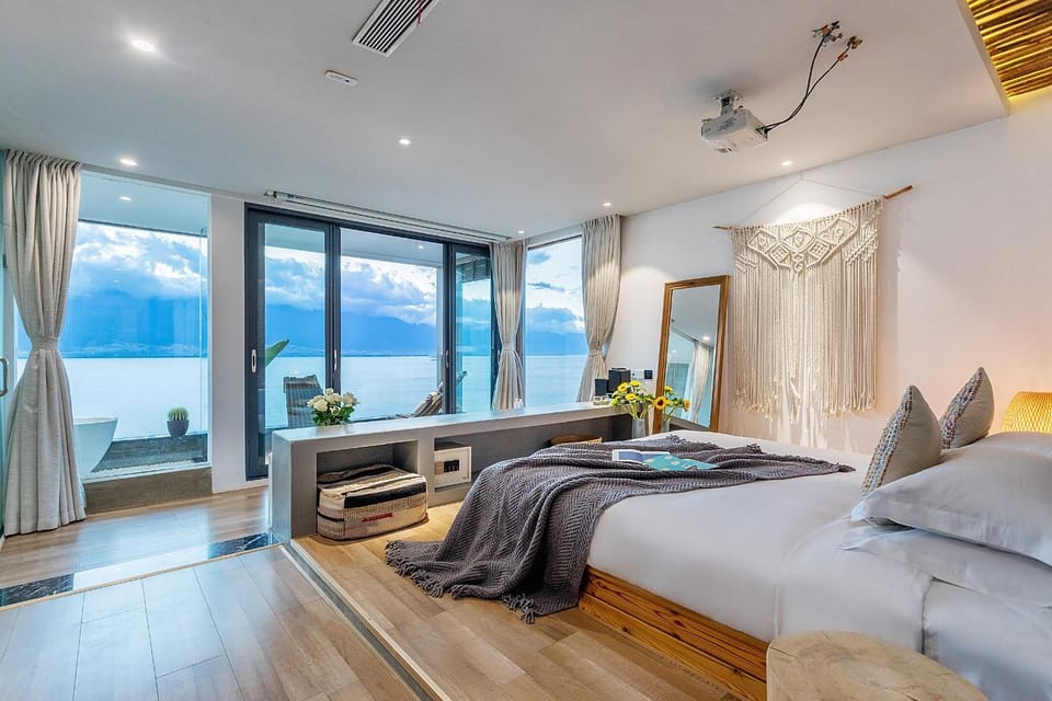 Bed, Natural landscape, Photo of the whole room, Bedroom, Lake view, Mountain view, Sea view