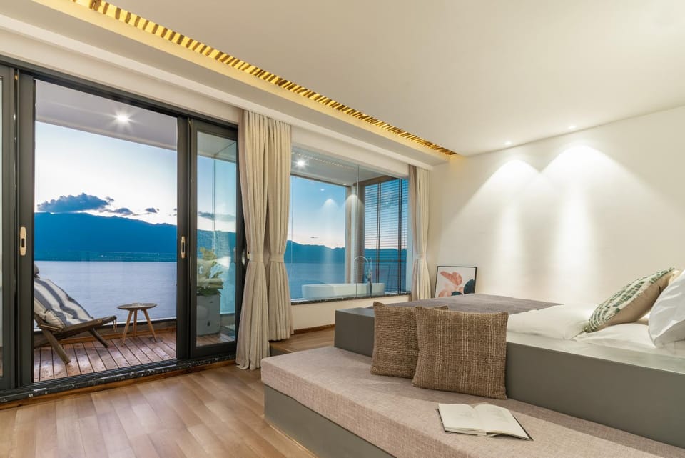 Bed, Natural landscape, Photo of the whole room, Bedroom, Lake view, Mountain view, Sea view