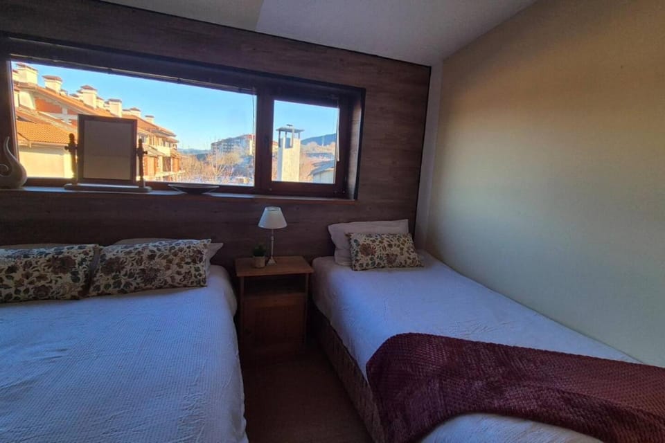 Libell - 3 bedroom Penthouse only 700 meters from Ski Lift Apartment in Bansko