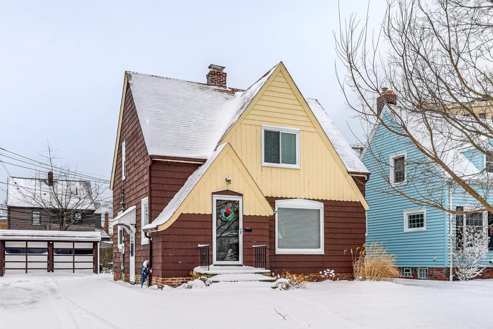 Bring the Family! Mid-Century Modern Gem in Euclid House in Cleveland Heights