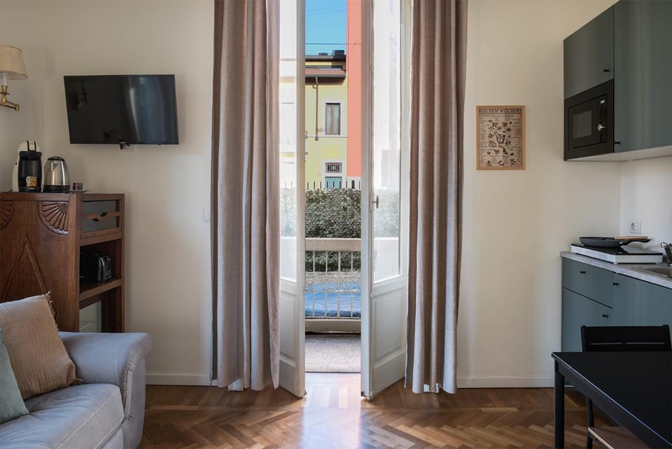 Balcony/Terrace, Kitchen or kitchenette, Living room, Seating area, Swimming pool