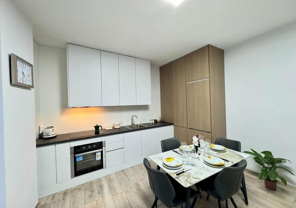 Kitchen or kitchenette, minibar, oven, toaster