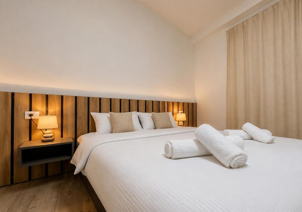 Bed, Bedroom, towels