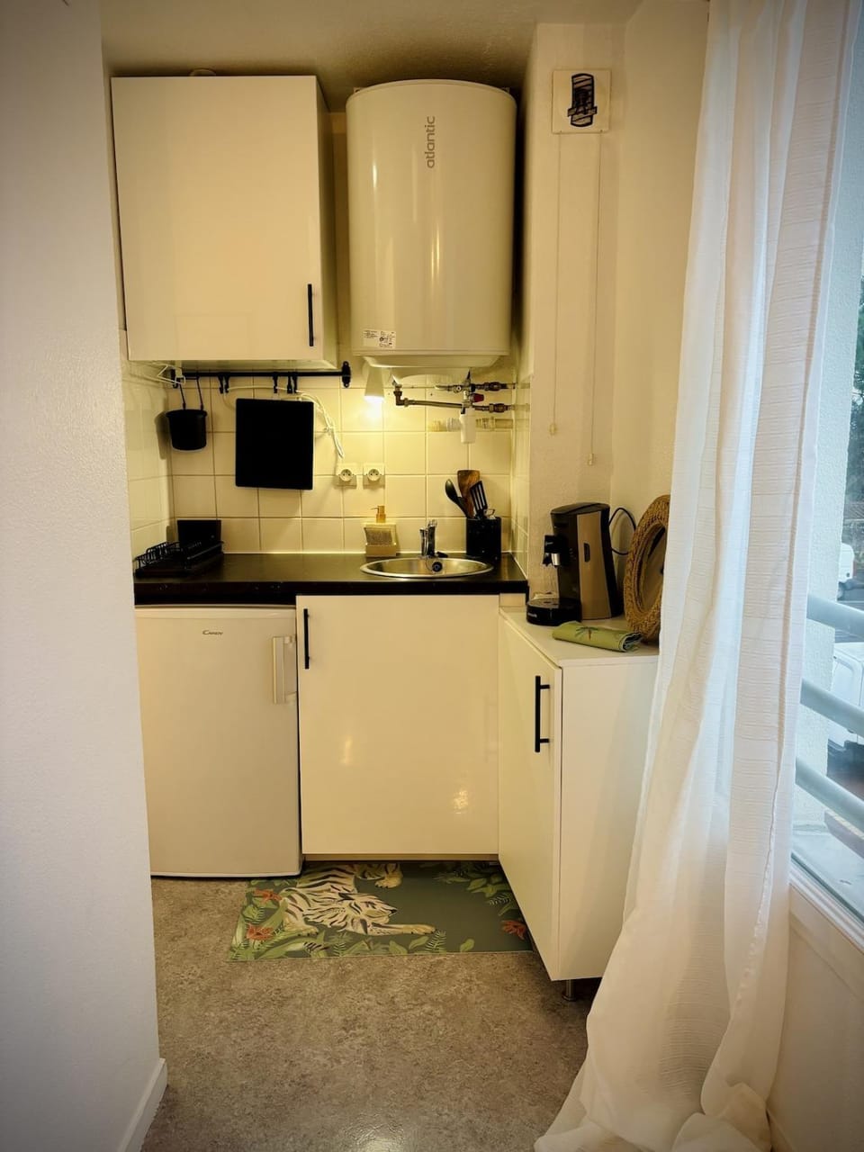 Kitchen or kitchenette, stove