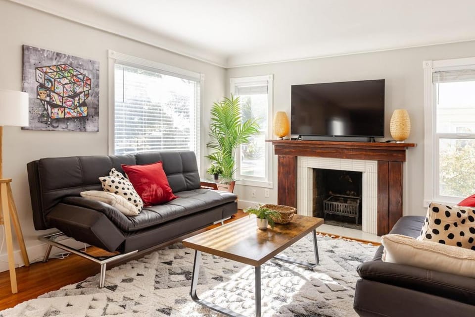 Family Home - 2 Full Kitchen, Sauna, Sleeps 10-14 House in Salt Lake City