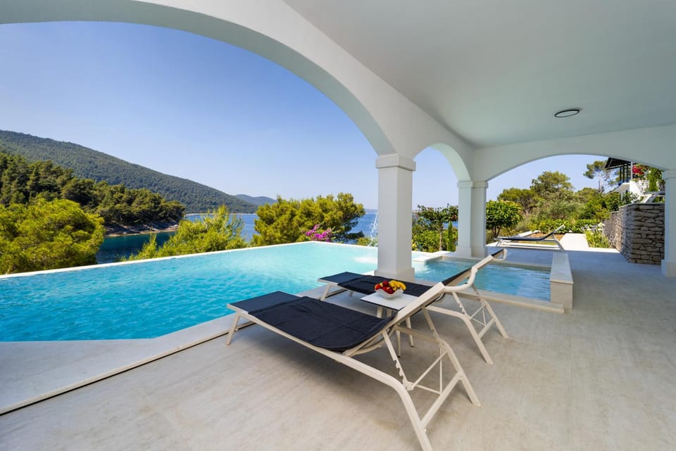Pool view, Swimming pool, sunbed
