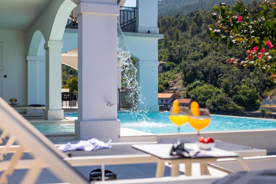 Day, Swimming pool