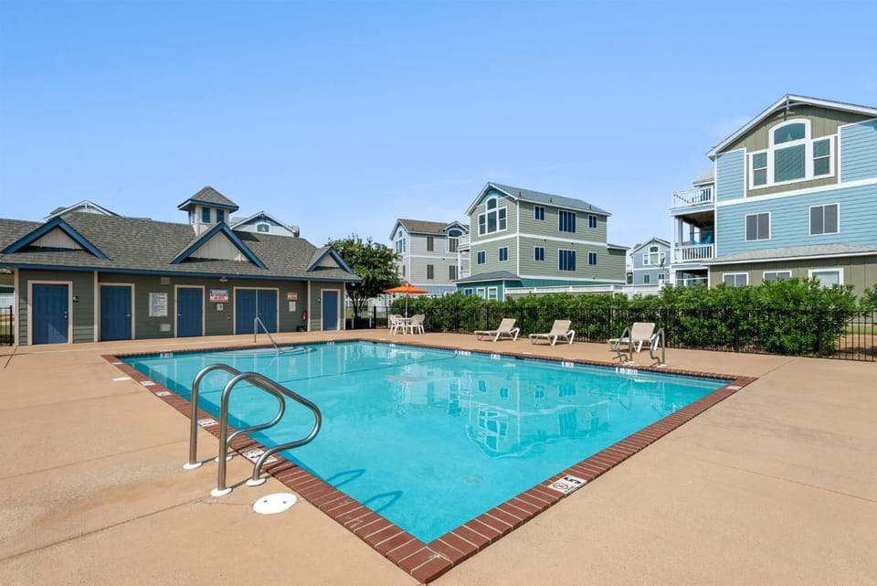 Hang on Sloopy House in Corolla