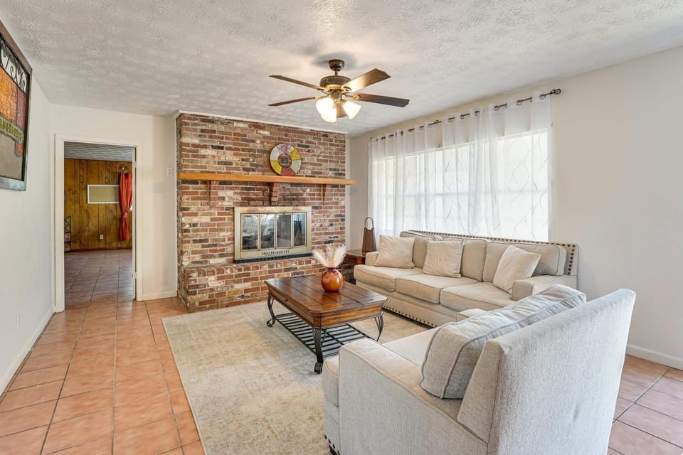 Hike & Fish! Wooded Family Getaway in Interlachen House in Florida