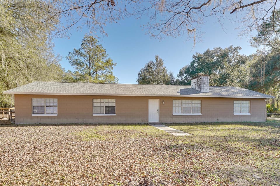 Hike & Fish! Wooded Family Getaway in Interlachen House in Florida