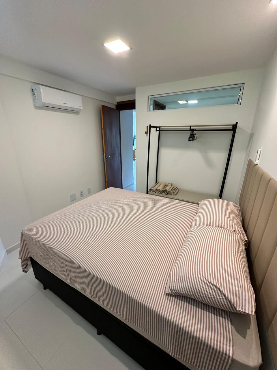 Bed, Photo of the whole room, Bedroom, air conditioner