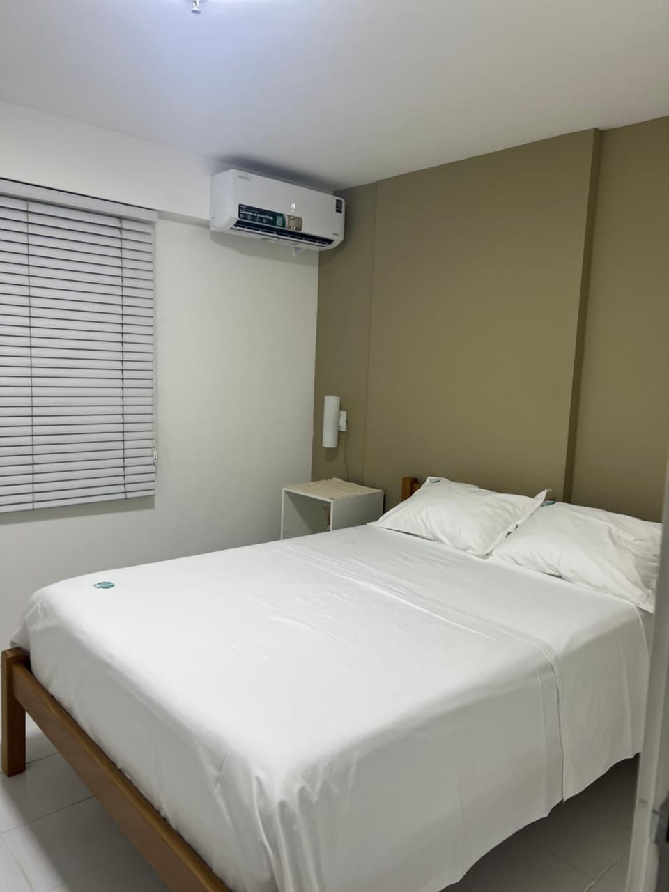 Bed, Bedroom, air conditioner