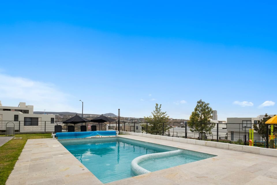 Pool view, Swimming pool, sunbed