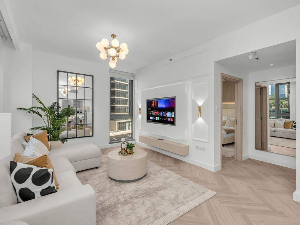 Bed, TV and multimedia, Living room, Photo of the whole room, Seating area, Bedroom, wardrobe