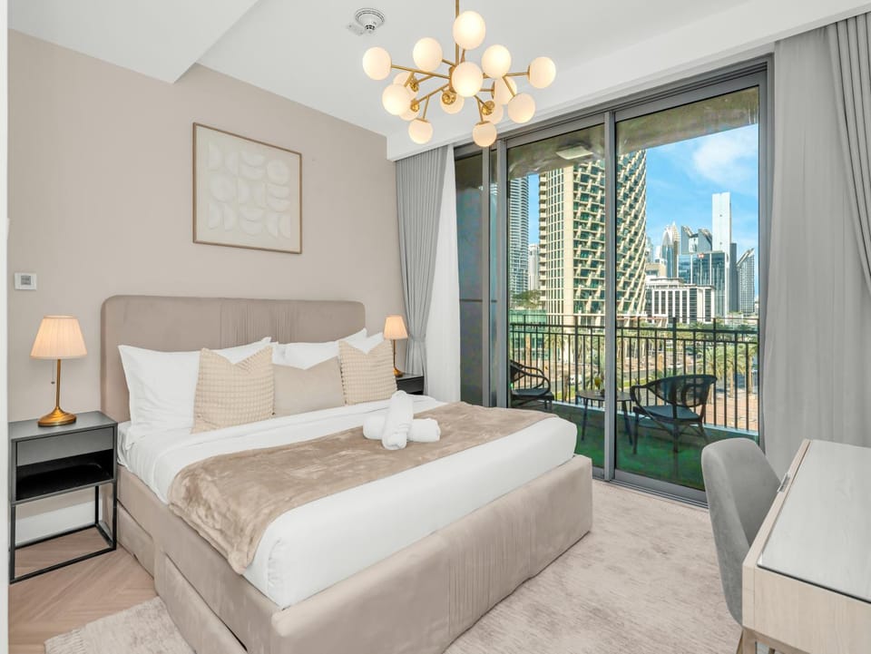 Bed, View (from property/room), Balcony/Terrace, Living room, Photo of the whole room, Seating area, Bedroom, City view, towels
