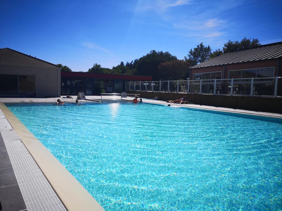 Swimming pool, sunbed