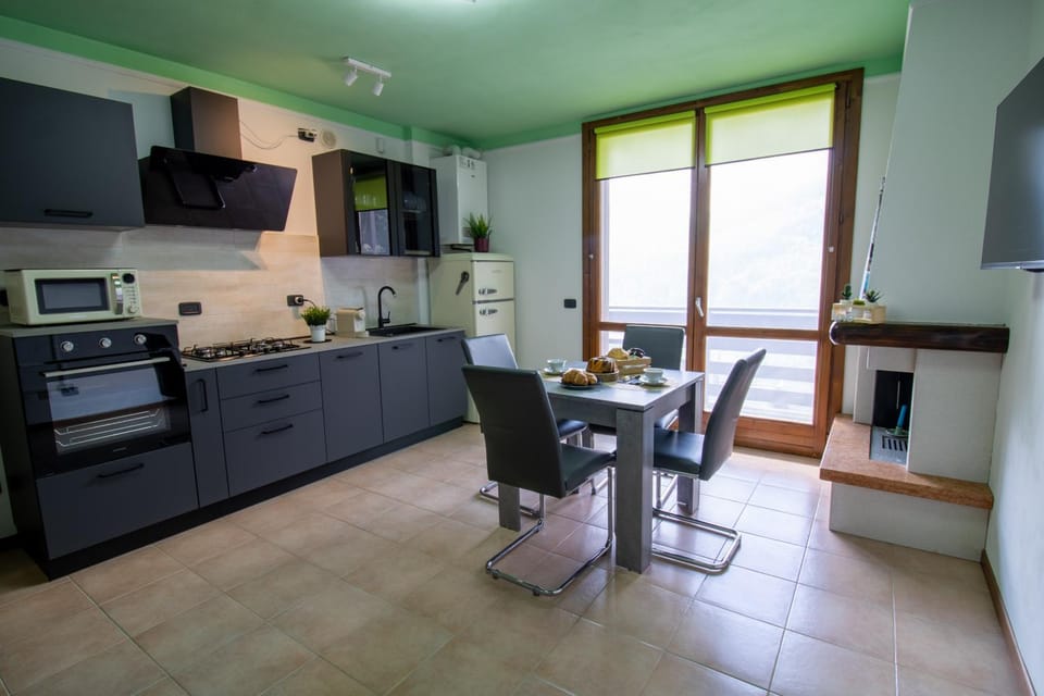 microwave, oven, kitchen