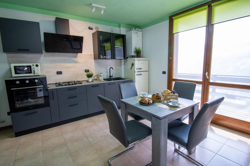 microwave, oven, kitchen