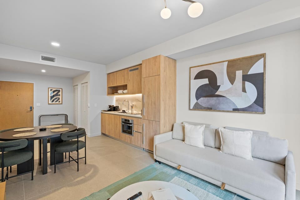 Kitchen or kitchenette, Living room, Seating area, Dining area