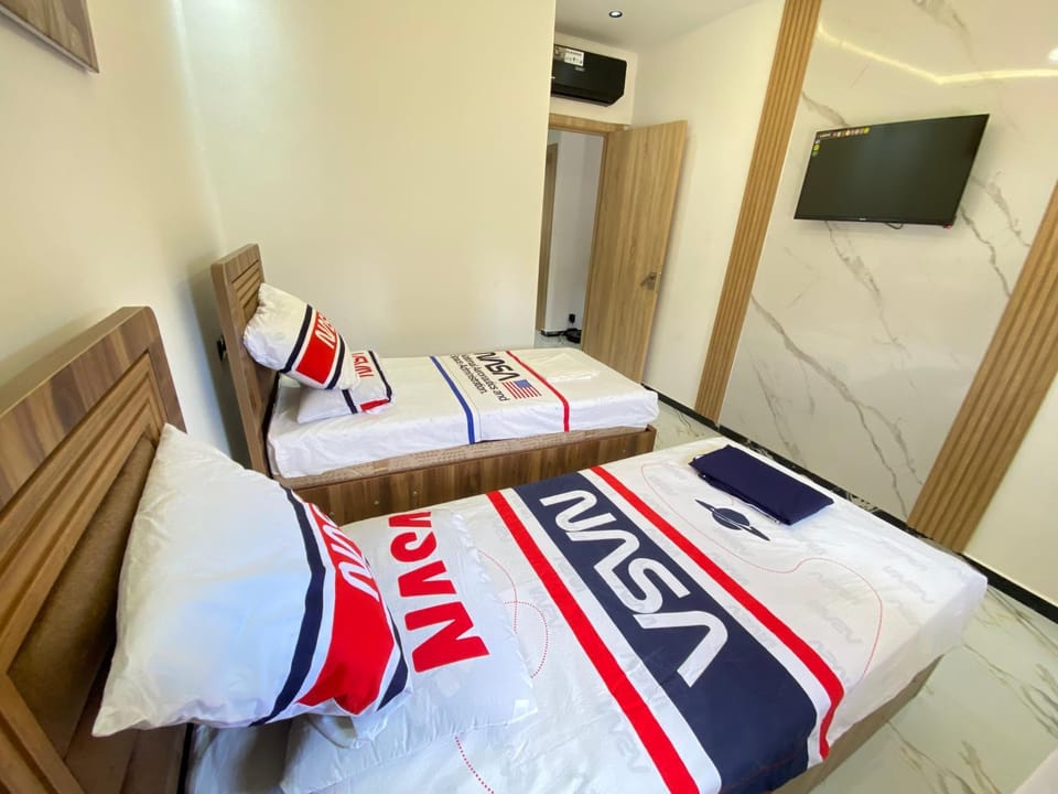 Bed, TV and multimedia, Bedroom, air conditioner