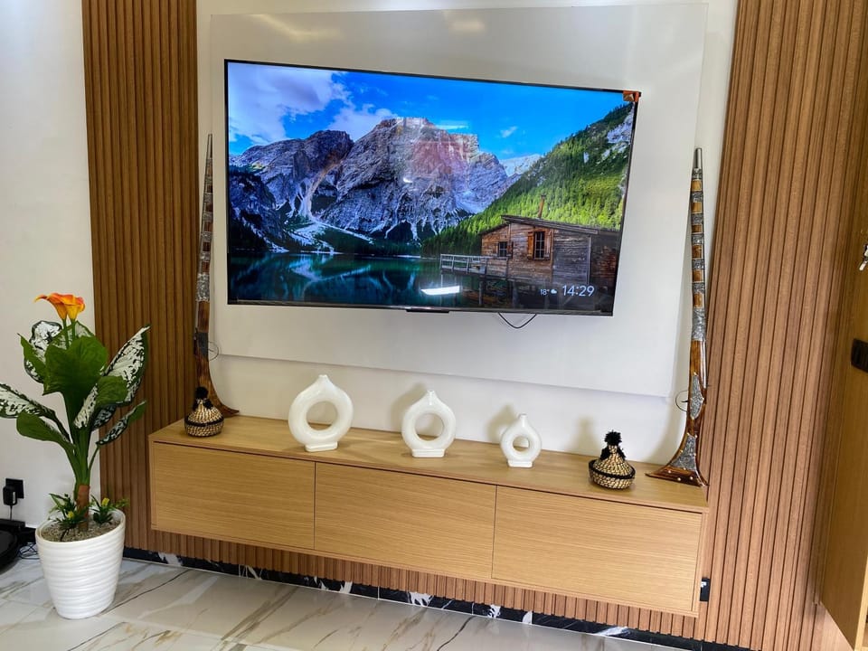 TV and multimedia, Decorative detail
