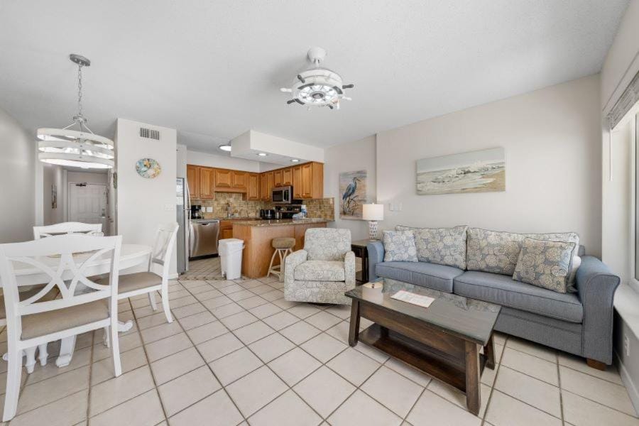 Boardwalk 684 by Youngs Suncoast Apartment in Gulf Shores