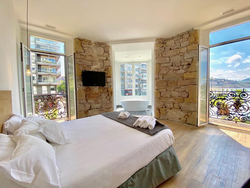 MIRADAALACONCHA Rooms Bed and Breakfast in San Sebastian