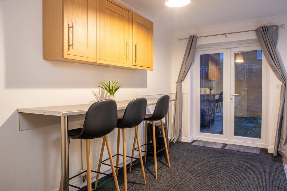 Seating area, Dining area