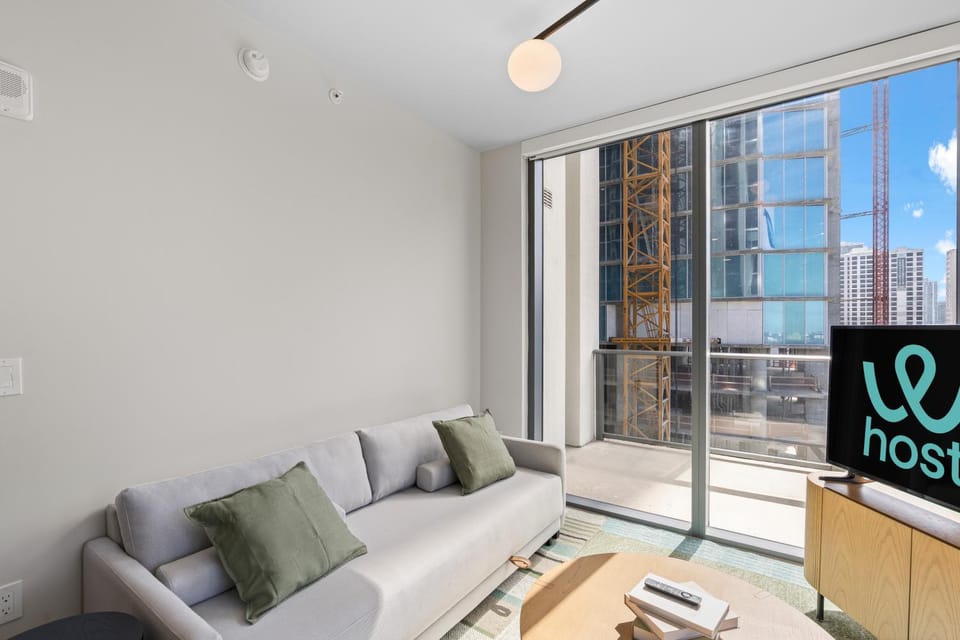 Bed, TV and multimedia, Seating area, Bedroom