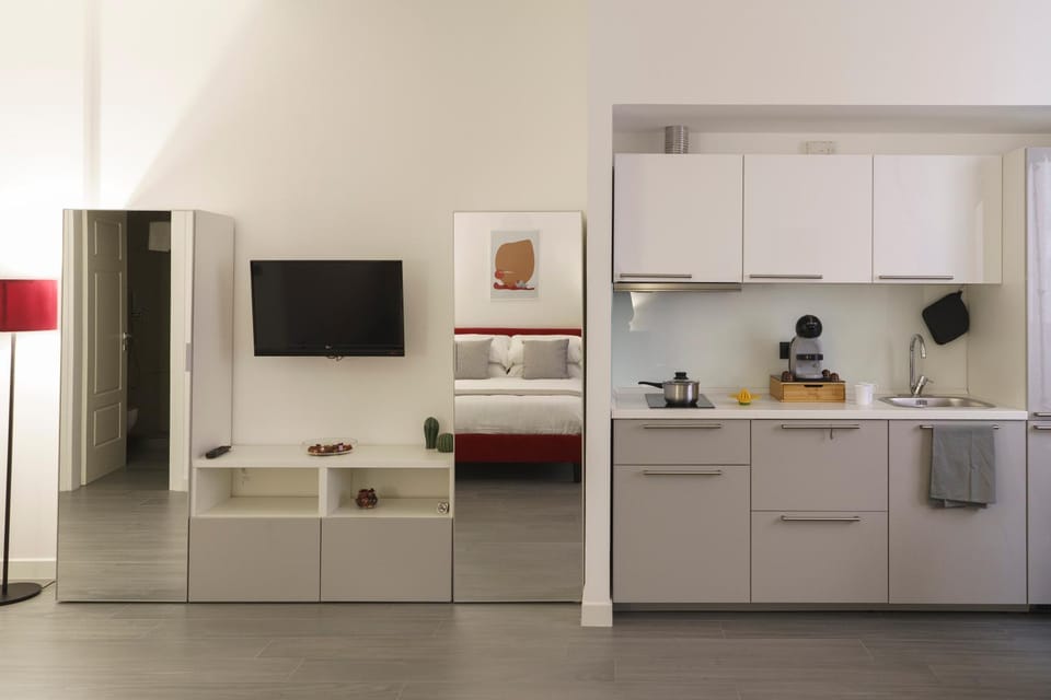 TV and multimedia, Kitchen or kitchenette, Photo of the whole room