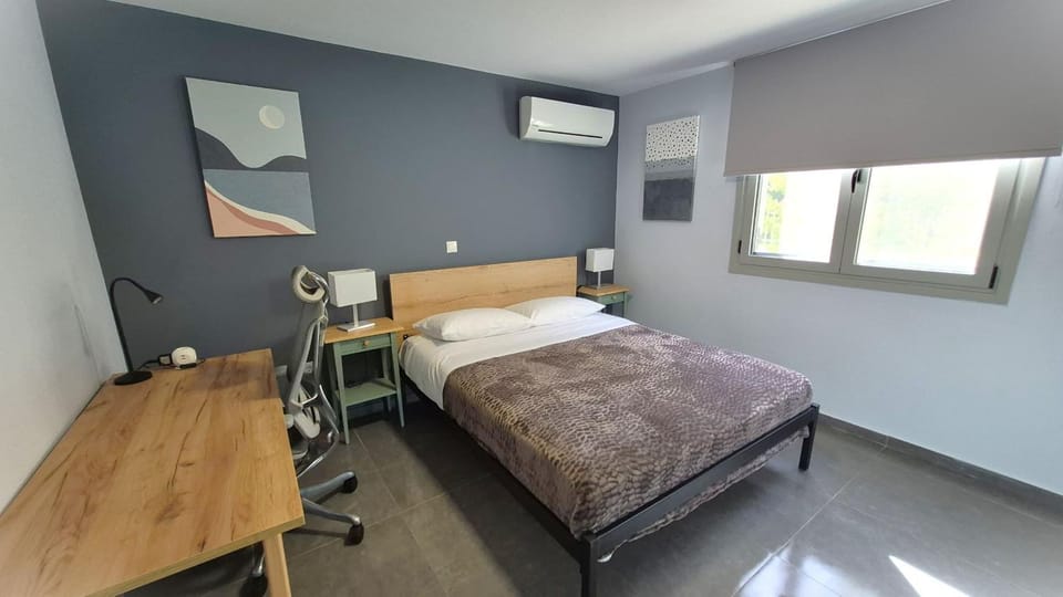 Bed, Photo of the whole room, Bedroom, air conditioner