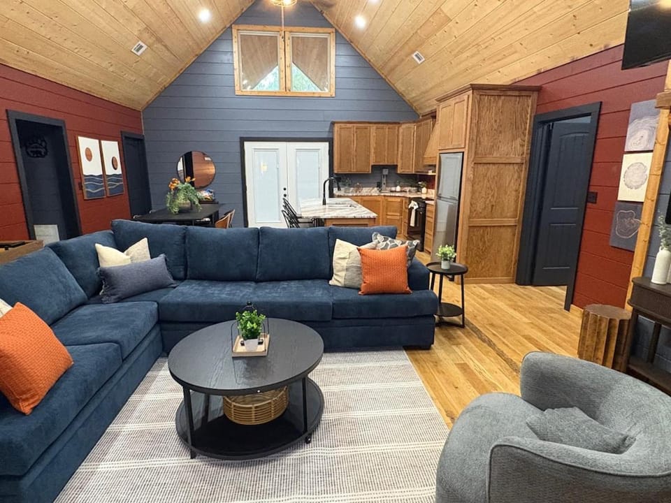 Wellness Zone: Sauna/Cold Plunge/HotTub, Sleeps 8 House in Oklahoma