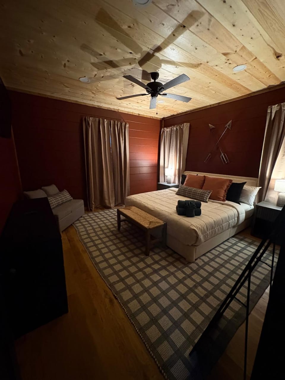 Wellness Zone: Sauna/Cold Plunge/HotTub, Sleeps 8 House in Oklahoma