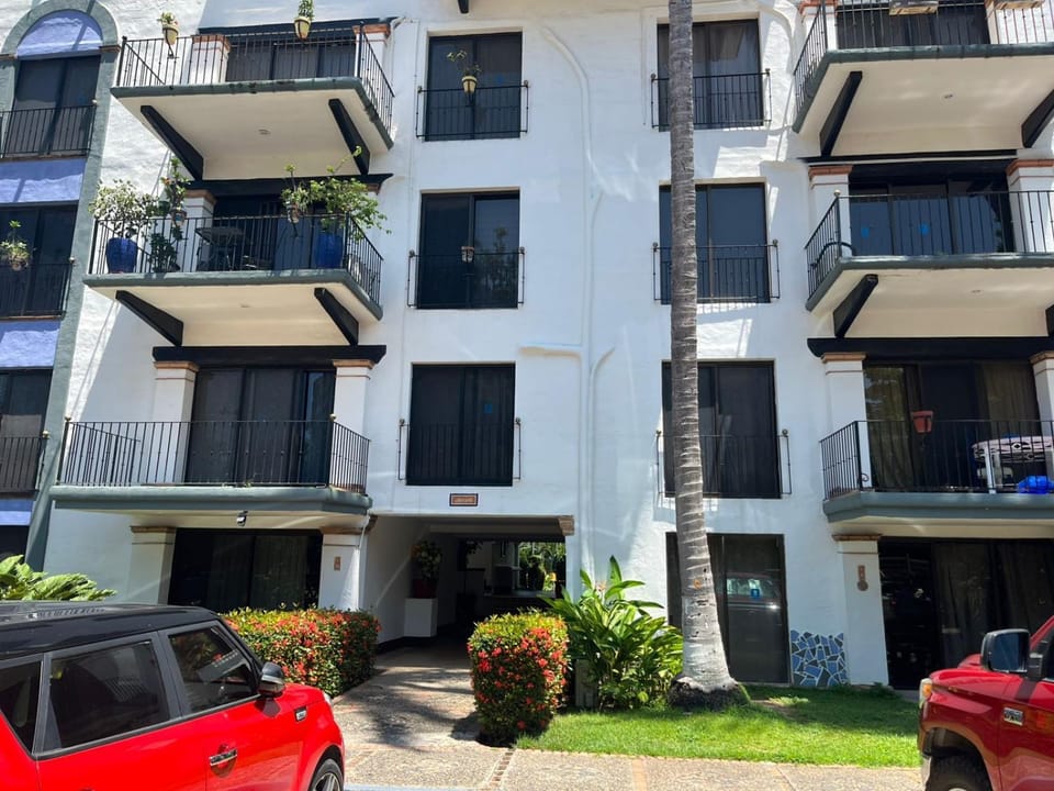 Property building, Day, Neighbourhood, Street view, Parking