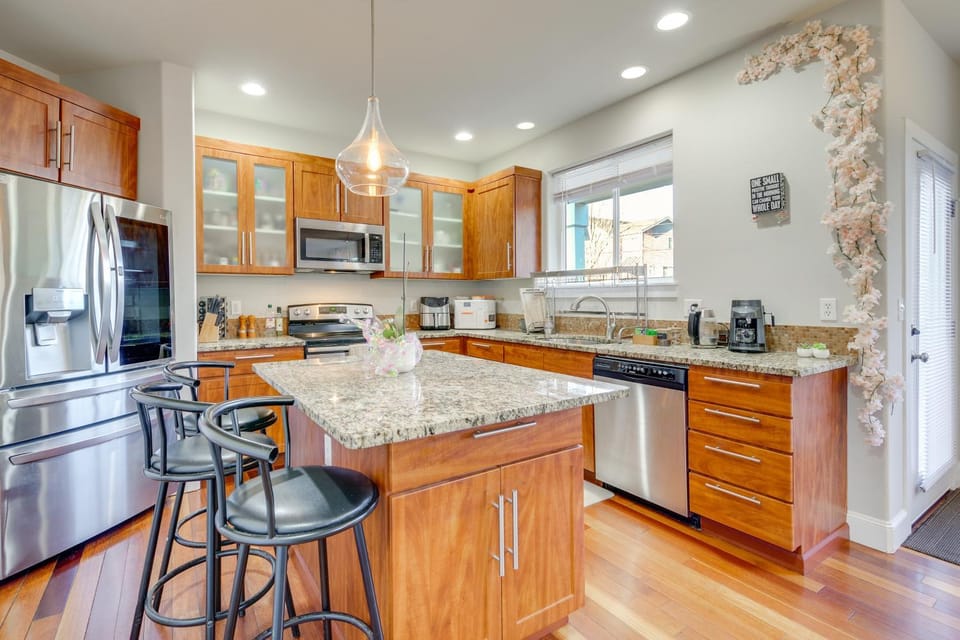 Gateway to Seattle! Lynnwood Home with Gazebo and Yard House in Paine Lake Stickney